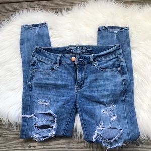 American Eagle Distressed Jeans || Super Stretch